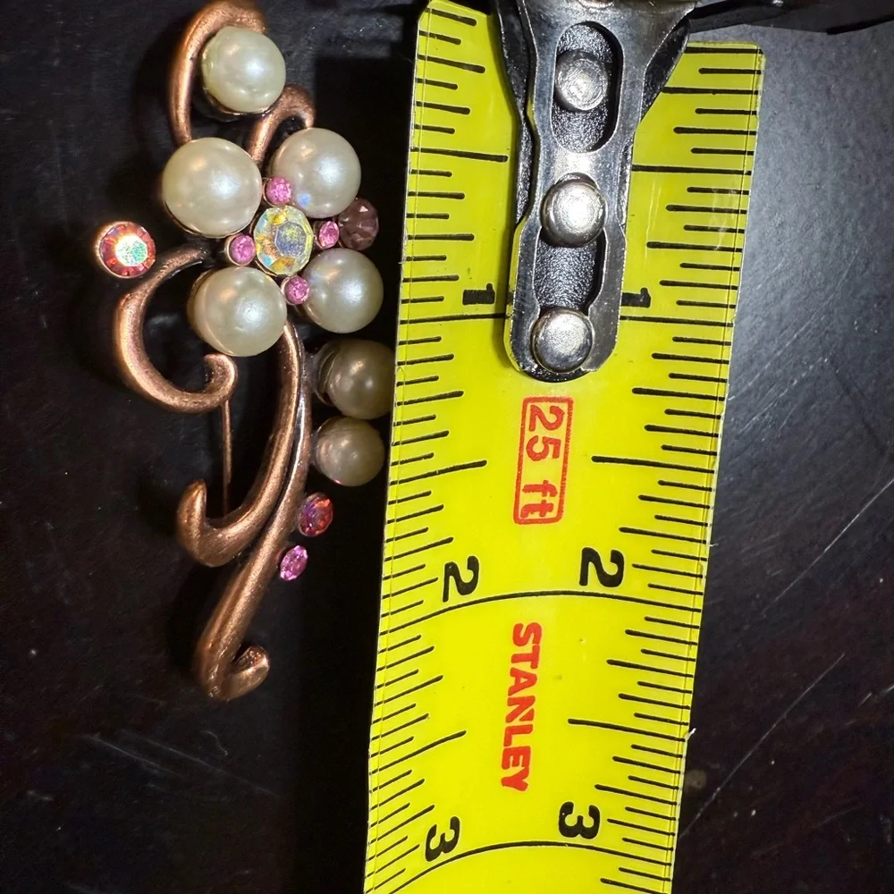 Vintage Flower  Brooch/Pin with  Pink And Clear‎ Rhinestones & Faux Pearls